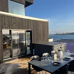 Seaside With Outdoor Jacuzzi *