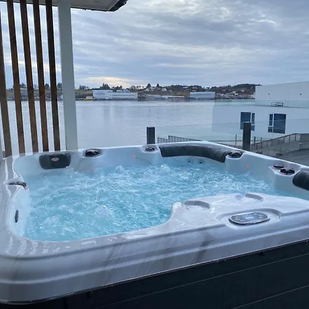 Seaside With Outdoor Jacuzzi