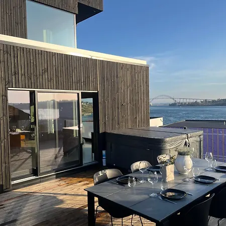 Seaside With Outdoor Jacuzzi *