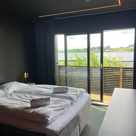Seaside With Outdoor Jacuzzi *